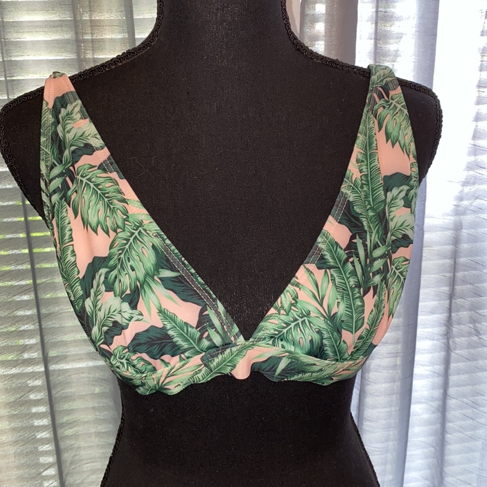 Fashion Nova- High Waisted Tropical Leaf Bikini - Picture 3 of 7